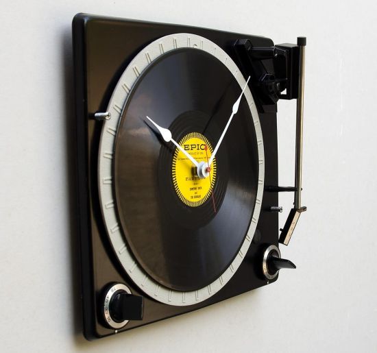 console turntable clock 01