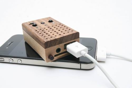 motz tiny wooden power speaker 04