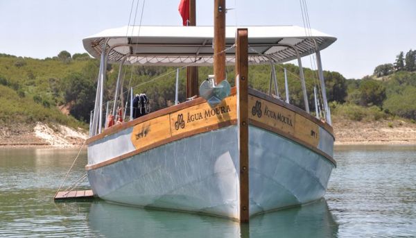 Moura Water - Solar electric boat