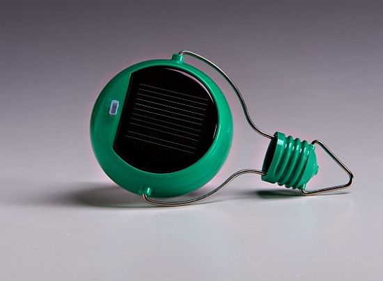 nokero n200 solar powered light bulb  02
