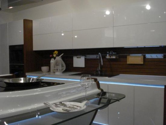 stunning boat kitchen 02