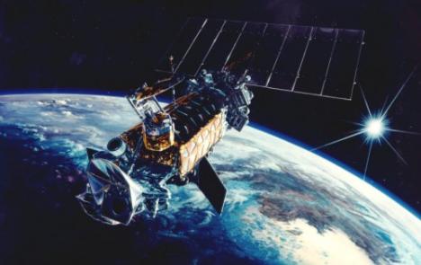 dmsp-satellite-defense-meteorological-satellite-program-solar-panel-outer-space-earth-orbit-planer-sun-photo