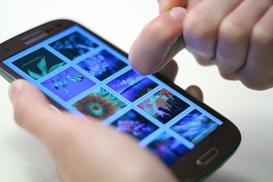 smartphone_screen_that_can_identify_fingernails_and_knuckle_touch_1353341576_540x540