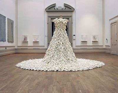 wedding-dress-made-from-1400-rubber-gloves-susie-macmurrays-mixture-of-frai