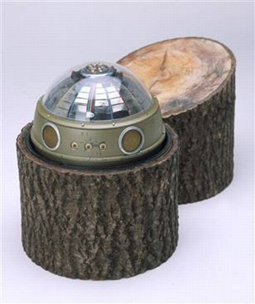 Ten-trickiest-spy-gadgets-ever-9-Tree-stump-bug