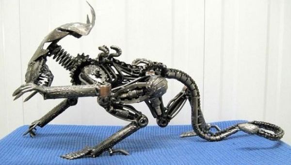 crawling_alien_sculpture_image_title_v1x6g