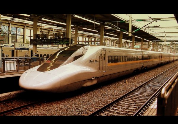 RAIL_STAR_SHINKANSEN_BULLET_TRAIN_HIROSHIMA_JAPAN_JUNE_2012_(7408397154)