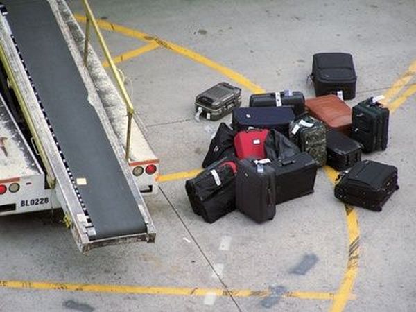 article-new_ehow_images_a07_5s_1m_duties-baggage-handler-1.1-800x800