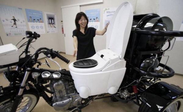 toto-poo-powered-motorcycle