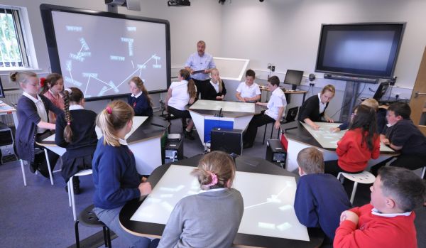 classroom-of-the-future-multitouch-desk-synergynet-4