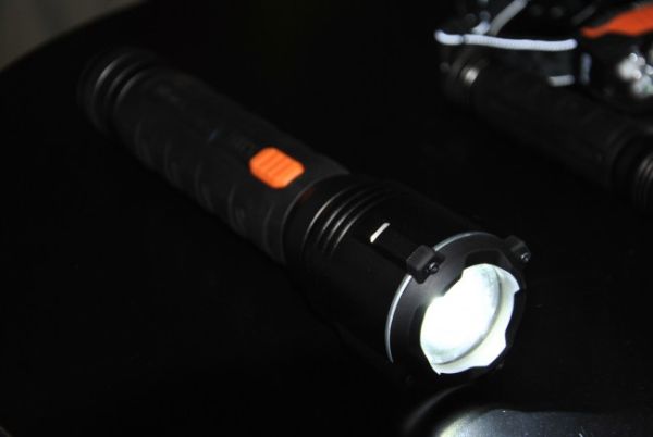 511-Tactical-Flashlights-at-SHOT-Show-650x436