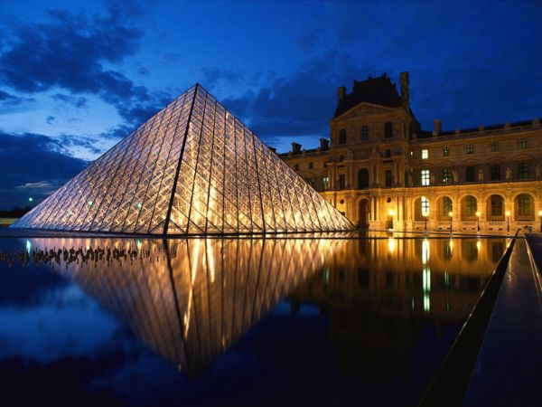 Louvre_Museum_Paris_France
