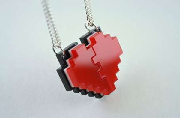 pixel-heart-friendship-necklace.jpeg.pagespeed.ce.KI-CQaj4Yq