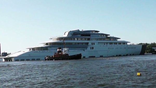 130211034639-l-largest-mega-yacht-in-the-world-00030328-video-15