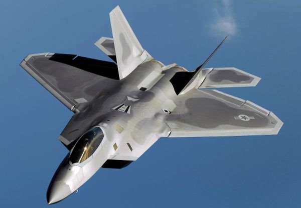 F-22_Raptor_edit1_(cropped)