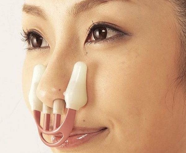 The Nose Straightener