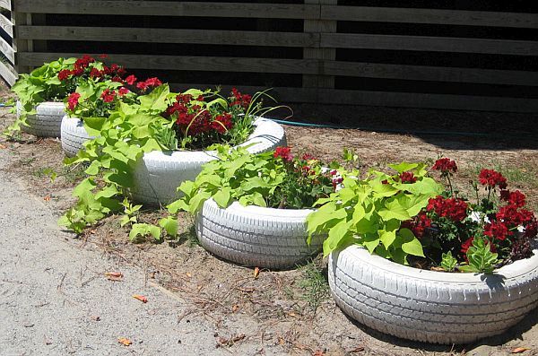 Planters from tires