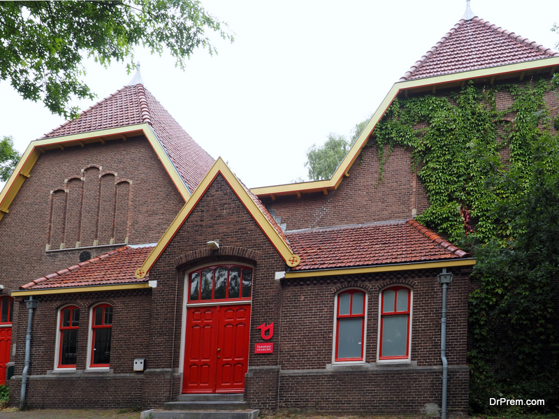 Dutch Treat Roof Design