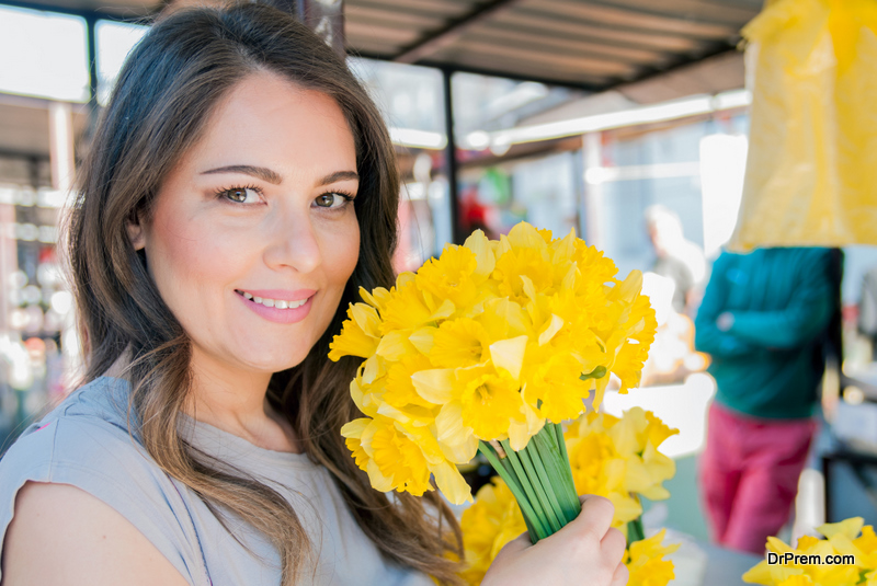 yellow-flowers-with-a-cute-buttercup-shape