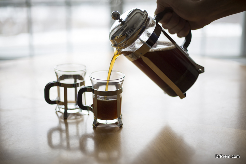 coffee-being-poured-into-small-coffee-mugs-from-a-French-Press