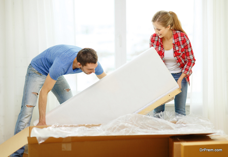 couple packing the stuff